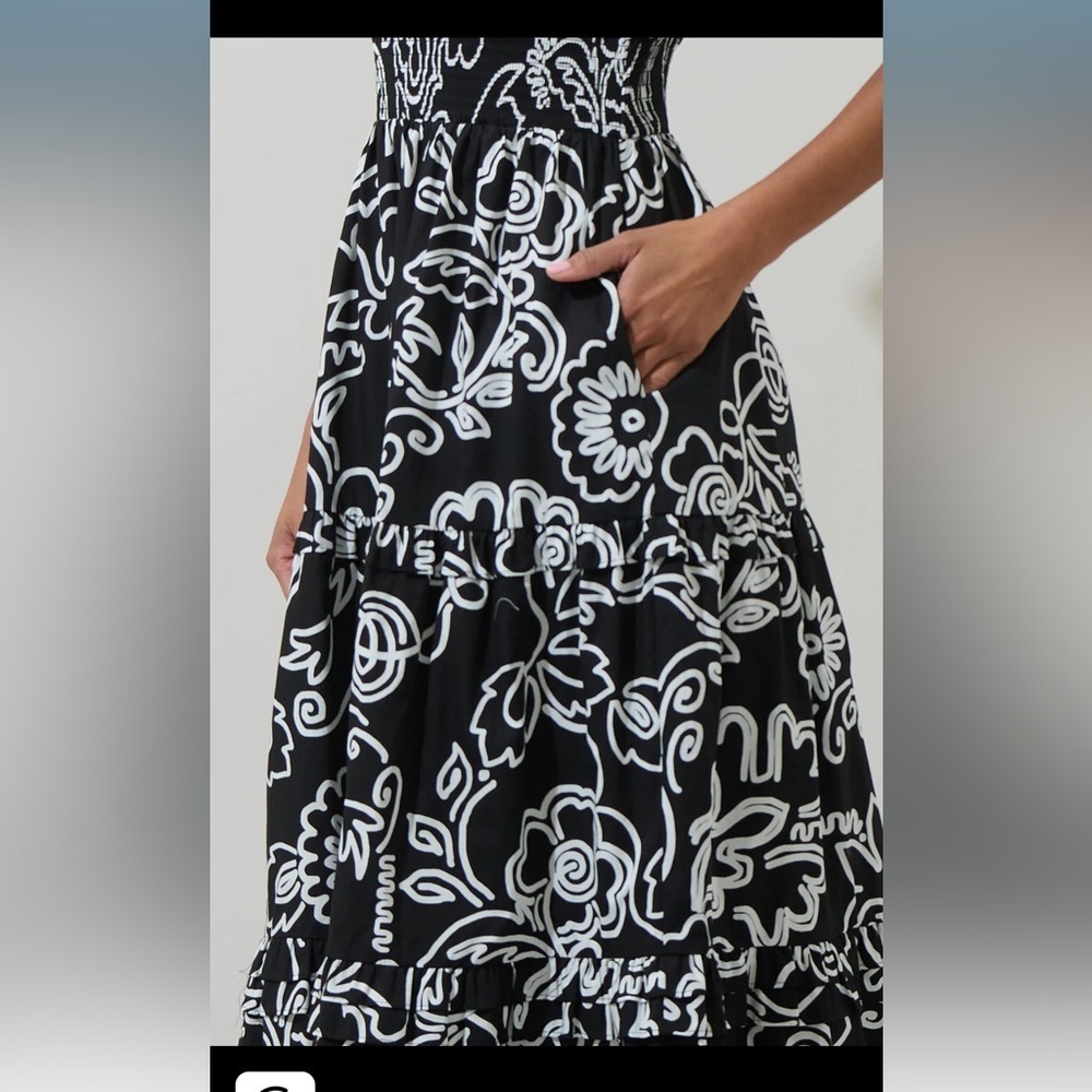 SugarLips Haylie Floral Palmer Tiered Maxi Dress Black White Multi - Picture 4 of 6